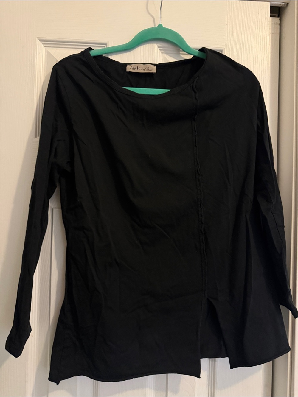 Amici by Baci Black Long-Sleeve Asymmetric Seam Tee L